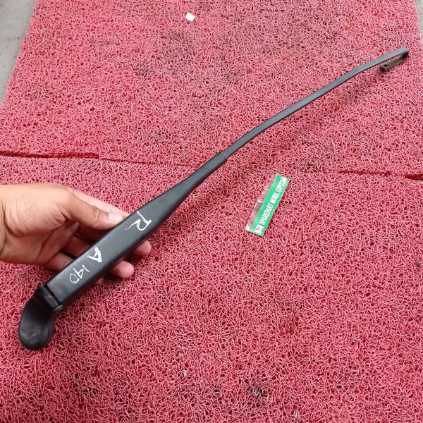 Arm Stang Gagang Tangkai Wiper Kaca Depan Mercy A140 W168 Bagian Kanan R Asli Copotan