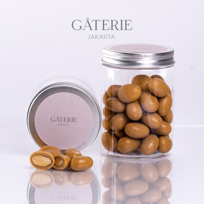 

Roasted Almond, Coffee & Blonde Chocolate Drage