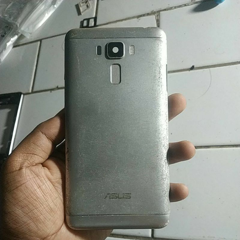 Backdoor bekas Asus Zenfone 3 laser