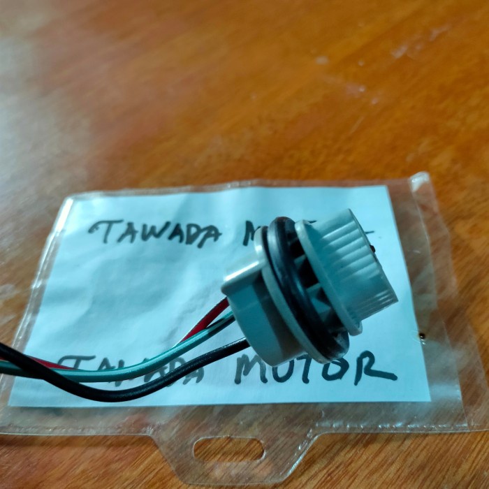 SOKET FITTING LAMPU REM BELAKANG HONDA CRV GEN.1 GEN.2 GEN.3 terbaik