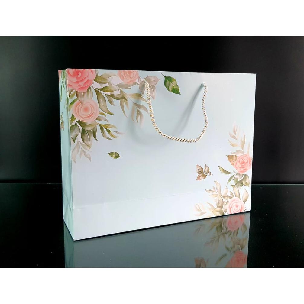 

Hot Sale - Paperbag Big Gift Edition (Floral) Uk. 40 x 31 x 12 cm !