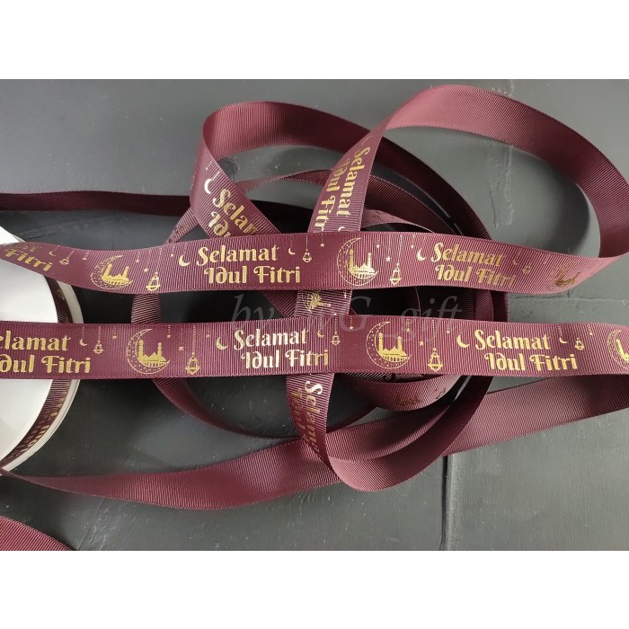 

Pita Idul Fitri -Grossgrain Emboss Emas ;Lebar 1.5 cm ; Cokelat