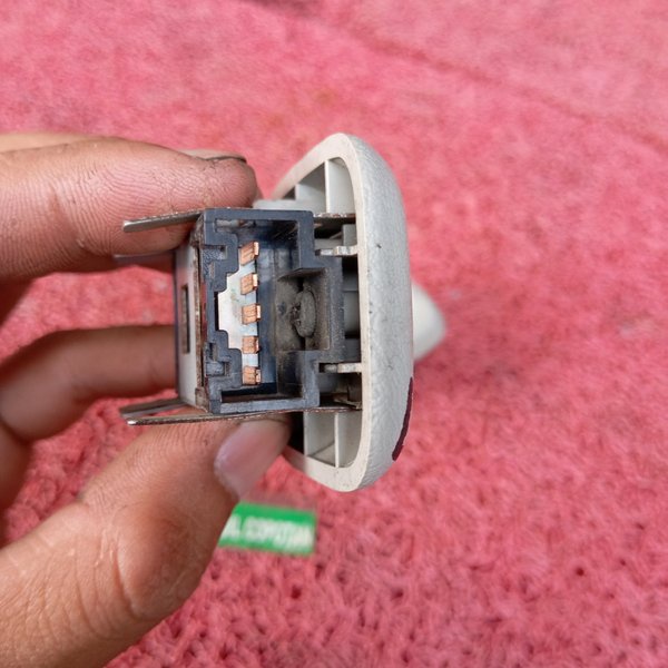 Switch Tombol Power Window Kaca Pintu Belakang Atau Tengah Daihatsu Granmax Gran Max Atau Luxio