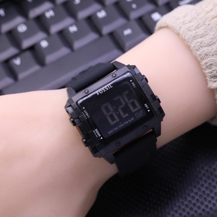 Jam tangan pria wanita fossil digital kotak - Hitam