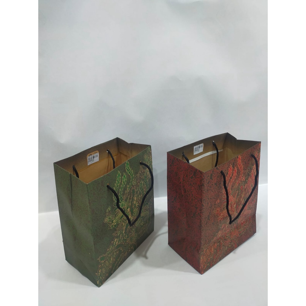 

PAPER BAG BATIK MINI UKURAN 15cm x 18cm x 8cm