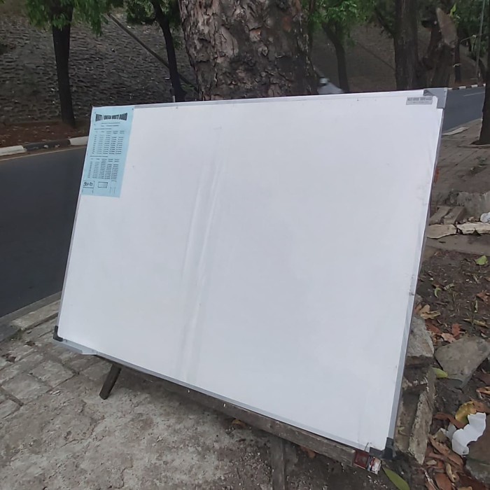

White Board Gantung 80 X 120 Cm