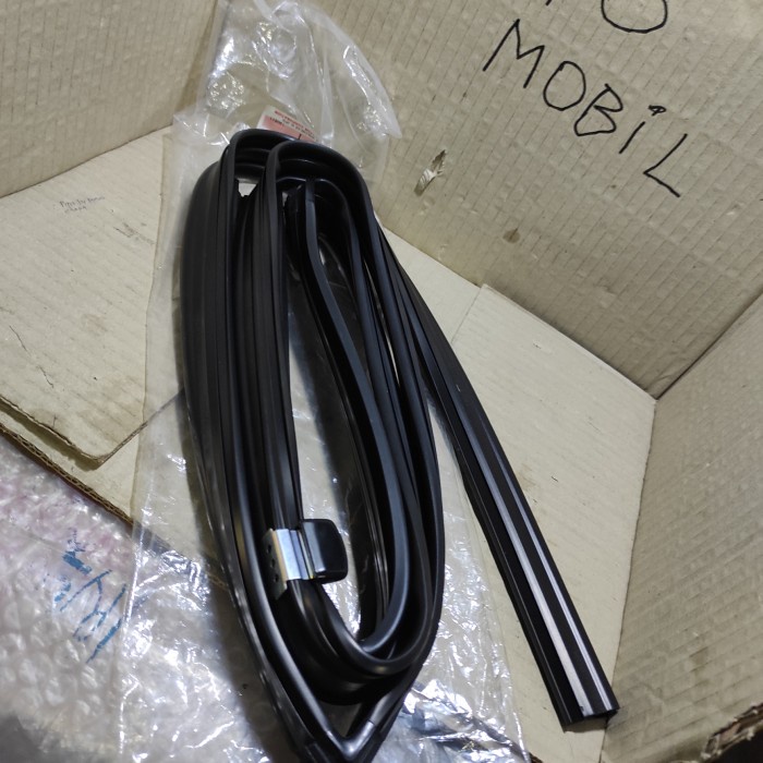 Cod Karet Kaca Pintu Depan Escudo 2000Cc Dan 1600Cc Kode Ema204