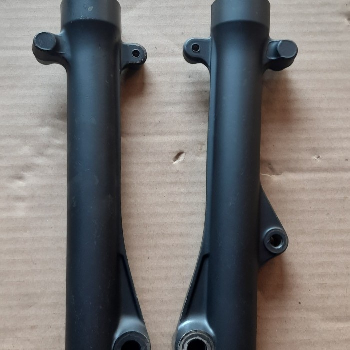 {BEKAS} Bottom Tabung Shock Shockbreaker Depan Honda Beat Karbu Lama KVY Ori Berkualitas