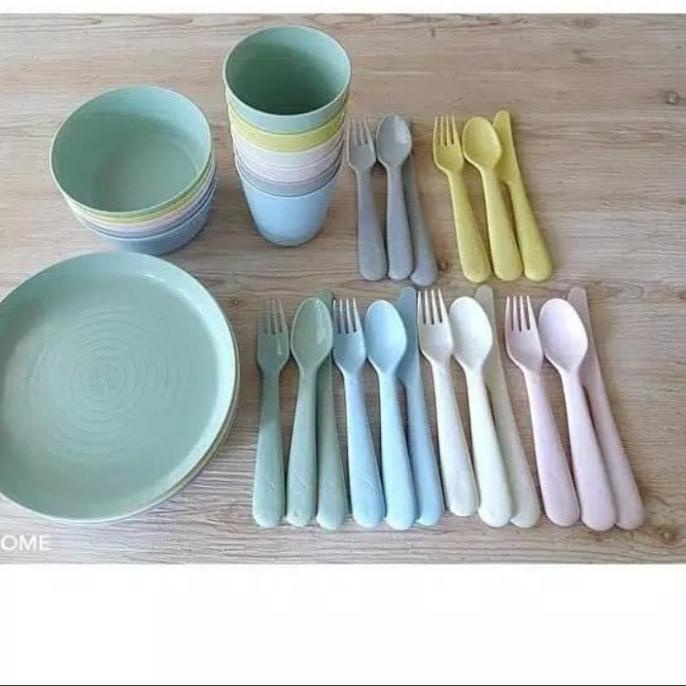 1 Set Alat Makan Plastik Lengkap (Mangkuk,Piring,Gelas,Garpu,Sendok)