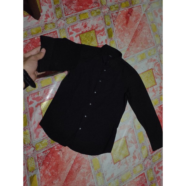 Kemeja hitam uniqlo Slimfit L