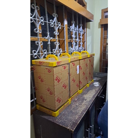 Box ES BUAH AKRILIK 22 x 22 x 40 isi 15liter