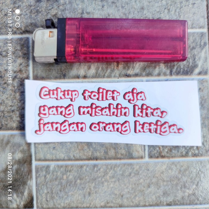 

Terlaris - Stiker Vinyl Cukup Toilet Yang Pisahin Kata Lucu Nyleneh Humor Motor