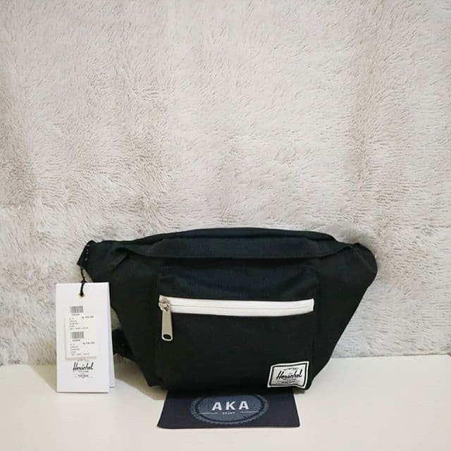 ✨New Tas Herschel Seventeen Hip Pack Black Sling Waist Bag  Original  Limited