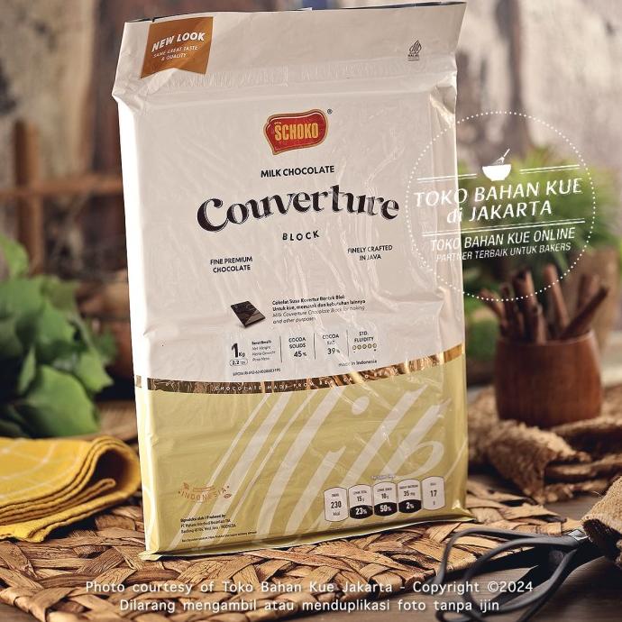

Schoko MILK 1kg Chocolate Couverture Coklat Susu Batang Cokelat Baking cila