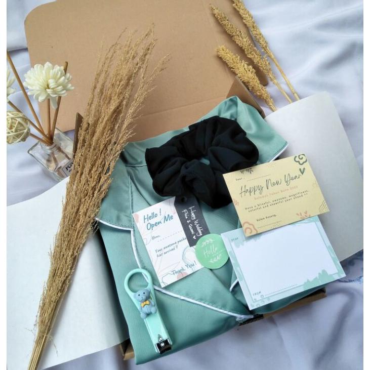 

12.12 Discount [Bonus Sheetmask] Hampers Wanita Cewek/ Hampers Piyama Saten Velvet Ukuran(L) Hampers Ulang Tahun Kado Ulang Tahun Pernikahan Wisuda Teman Hampers Hari Ibu Hampers Natal Hampers Tahun Baru Termurah