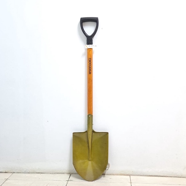 Skop Lancip Gagang Kayu / Sekop Pasir