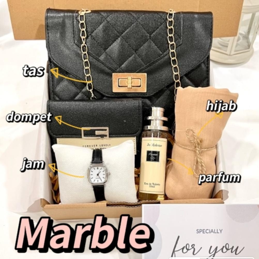 

PREMIUM HAMPERS HIJAB KADO GIFT BOX HADIAH BELLA SQUARE HARI IBU JILBAB KERUDUNG SEGIEMPAT ULANG TAHUN VALENTINE ANNIVERSARY WEDDING BIRTHDAY GRADUATION LEBARAN WISUDA PERNIKAHAN PACAR RAMADHAN Kualitas no 1