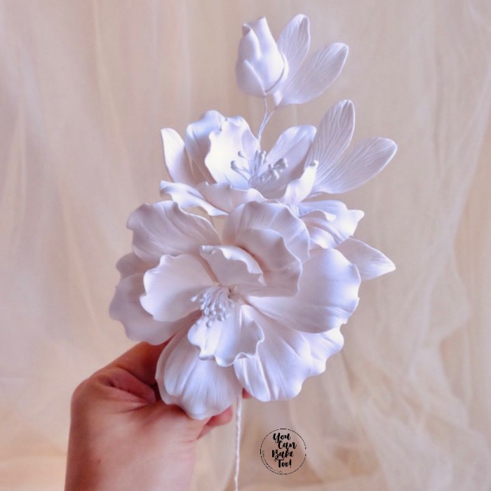 

White Magnolia Grandiflora Gumpaste