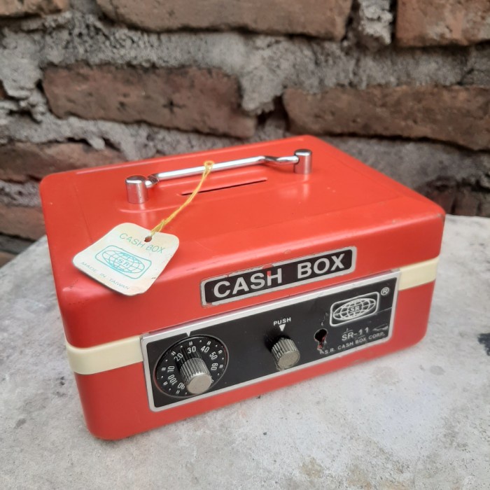 

Promo Kotak Cash Box Perhiasan Kasir Jadul Merah By Taiwan Mulus