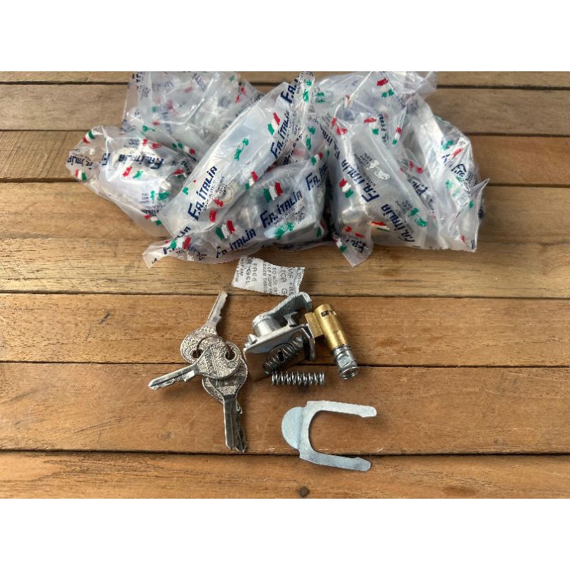 kunci stang box  bagasi set vespa neiman