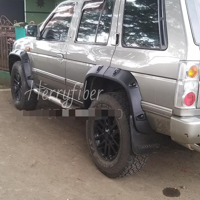 Over Fender Nissan Terrano
