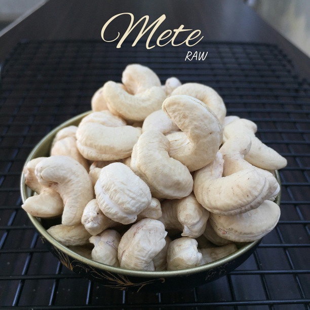 

Kacang Mede Biji Full / Kacang Mete / Mente Murah - 1.000Gr