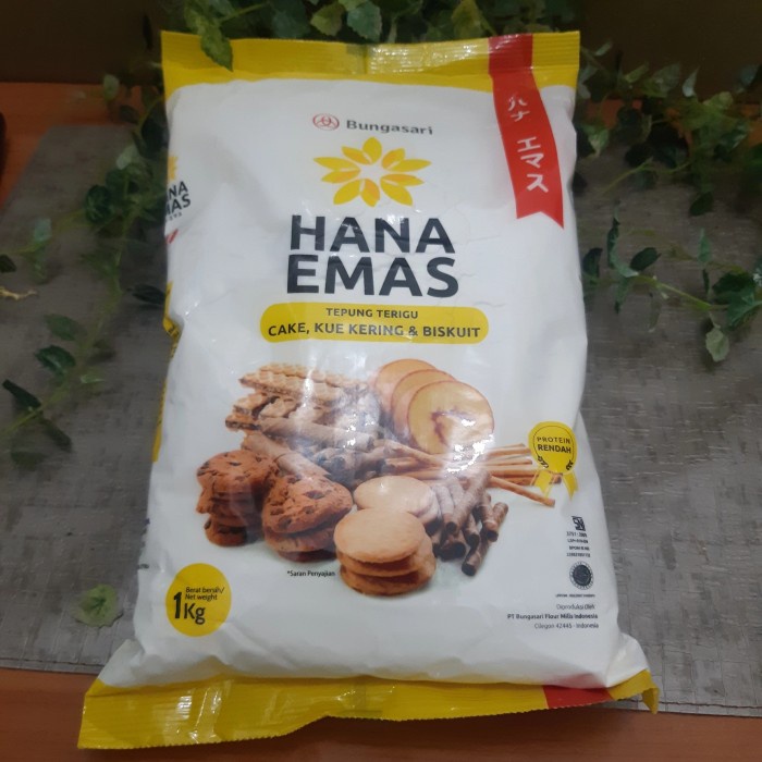 

Tepung terigu Hana Emas 1kg Bungasari 1dus