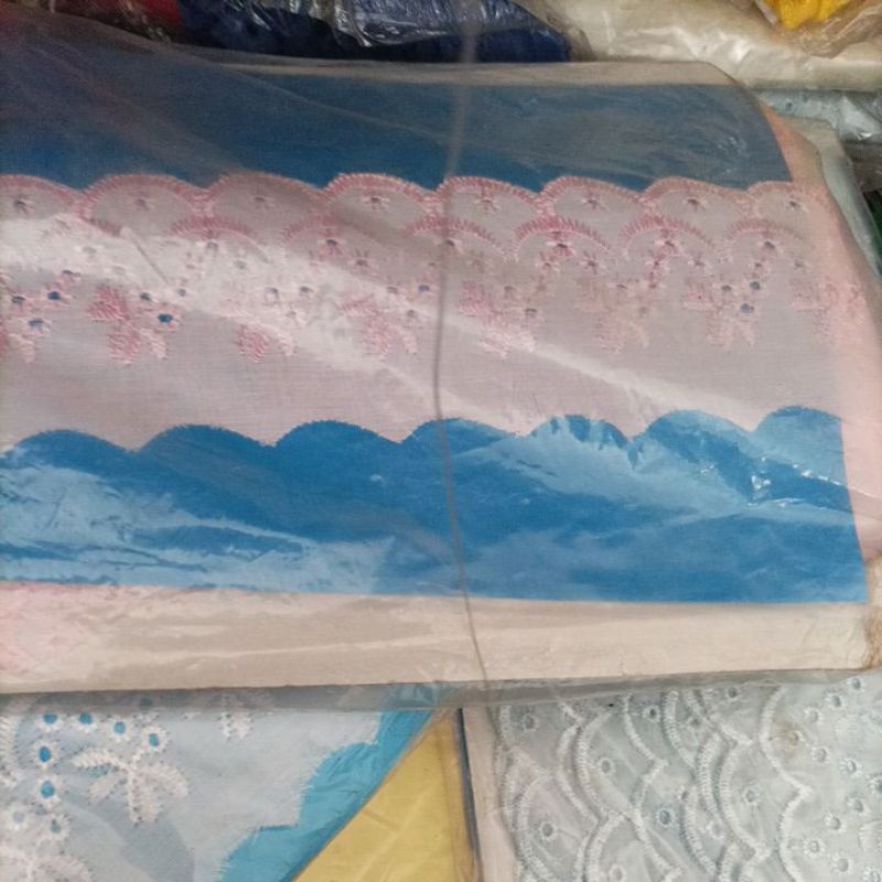 renda katun lubang double per roll