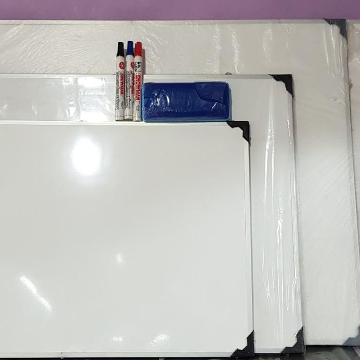 

Papan Tulis Whiteboard Dan Kapur Ukuran 50X70