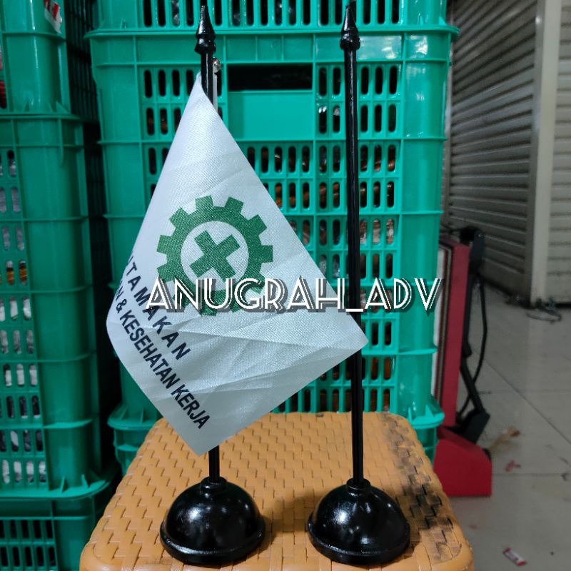 

bendera meja bendera pajangan meja K3(tulisan hitam) + tiang