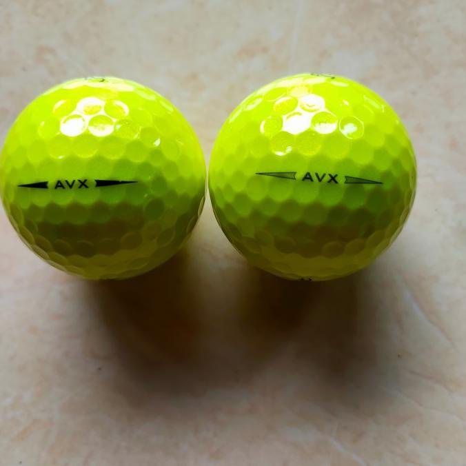 bola golf titleist AVX kuning