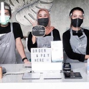 Sign meja Order and Pay Here Pesan dan Bayar Di sini