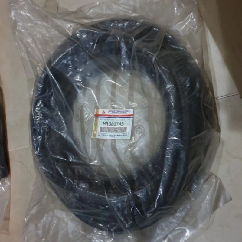 Karet Bagasi Belakang Asli Mitsubishi Kuda
