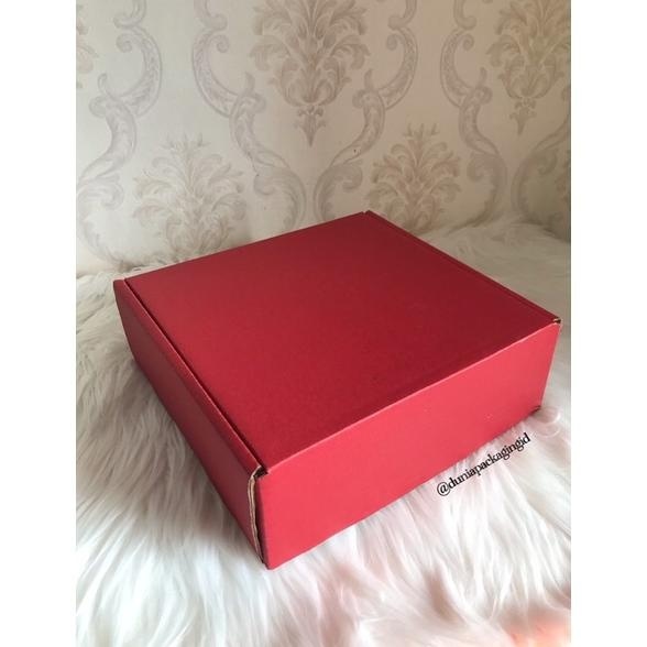 

TRY Kotak Dus Merah 25x25 / 22x22 / 20x20 / 30x30 Special RED Edition kotak kue / gift box / kado / kotak souvenir / hampers box packaging online shop kotak kue natal TERLARIS