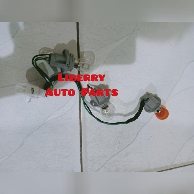 Socket / Soket / BOHLAM lampu stop belakang INNOVA 2012-2015 Original