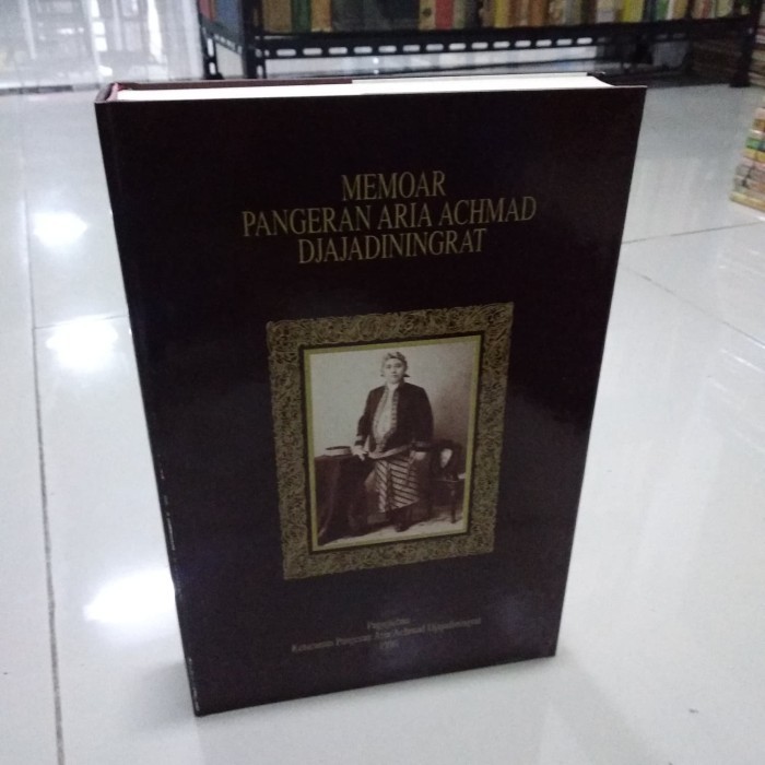 

[Baru] Memoar Pangeran Achmad Djajadiningrat Diskon