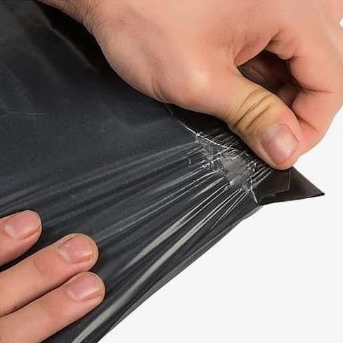 

TIO polymailer HITAM GLOSSY amplop packing online 20X35 (20X31+4) TERLARIS