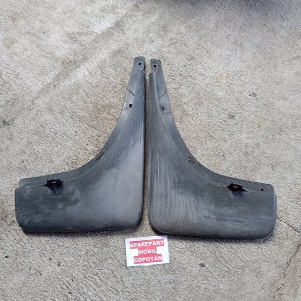 Mudguard Mud Guard Cover Penahan Lumpur Nissan Xtrail X-Trail T30 Bagian Roda Belakang Kanan Kiri