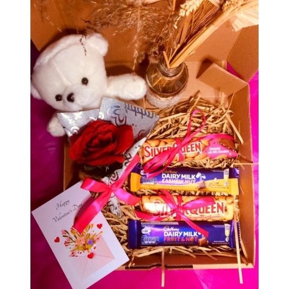 

Terlaris Giftbox Valentine | Kado Pacar Cewek | Kado Anniversary | Hampers Valentine Coklat Diskom