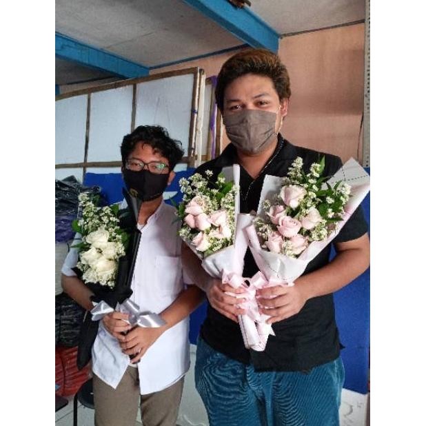 Flash Sale Sweet Hand Bouquet | Buket Bunga Mawar | Mawar Putih | Valentine Bouquet Murah