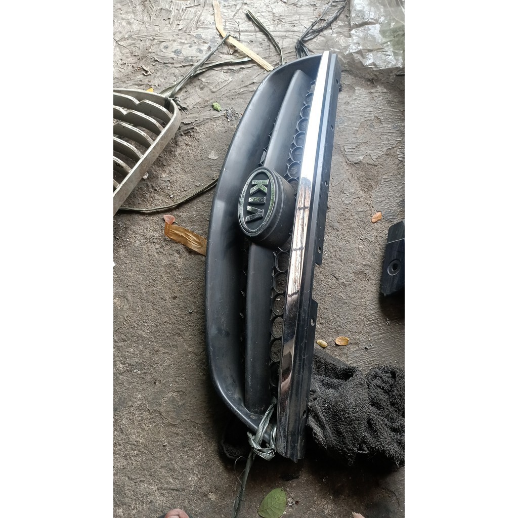 Grill kia shuma 2000-2005 original