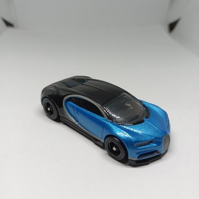 Hotwheels Premium Garage 16 Bugatti Chiron Ban Karet Base Besi Loose