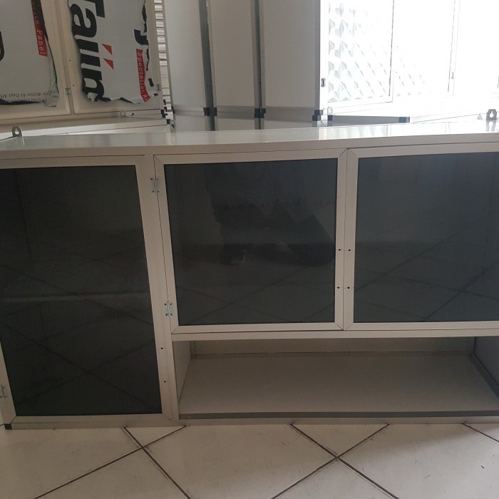 rak gantung lemari dapur kitchen set atas aluminium kaca 3 pintu acp