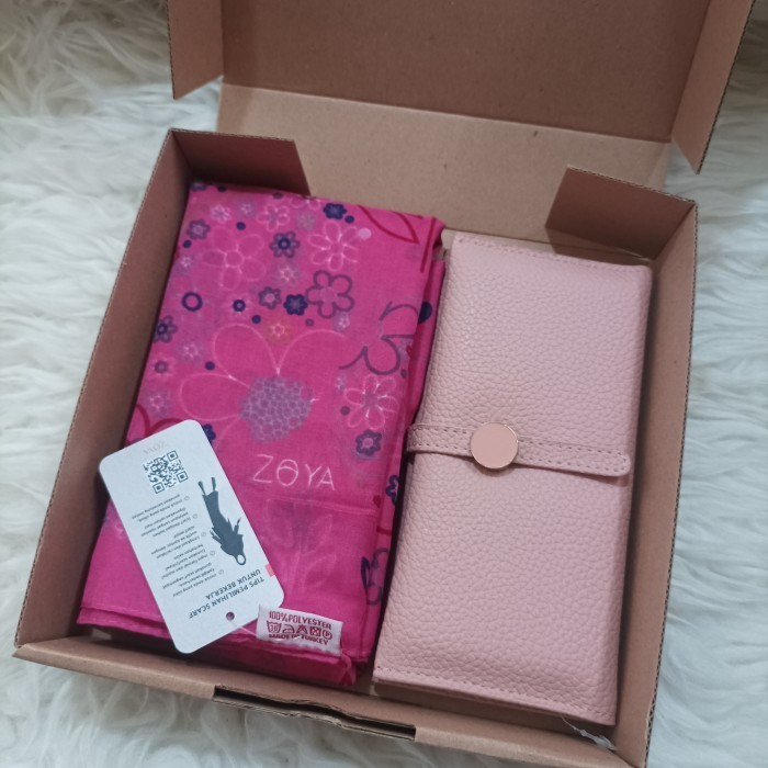 

Ready M32. Gift Set Hijab Zoya Parcel Hampers Lebaran Hadiah Wisuda Guru