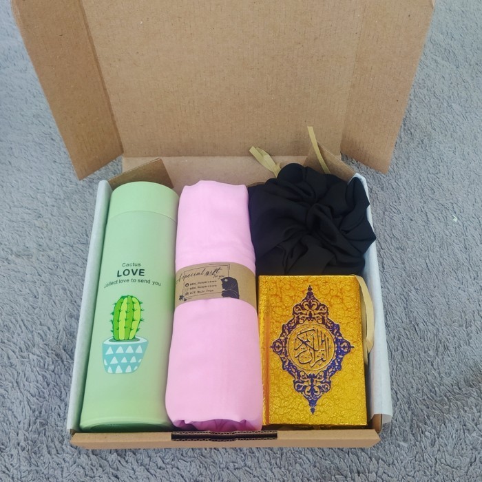 

Ready Hampers untuk ulang tahun isi Al-Qur'an kerudung Tumbler /hadiah /gift