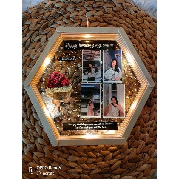 

XAU 1 HARI JADI HEXA FRAME FLOWER IN FRAME KADO UNIK KADO PERNIKAHAN ULTAH ANNIVERSARY GRADUATION