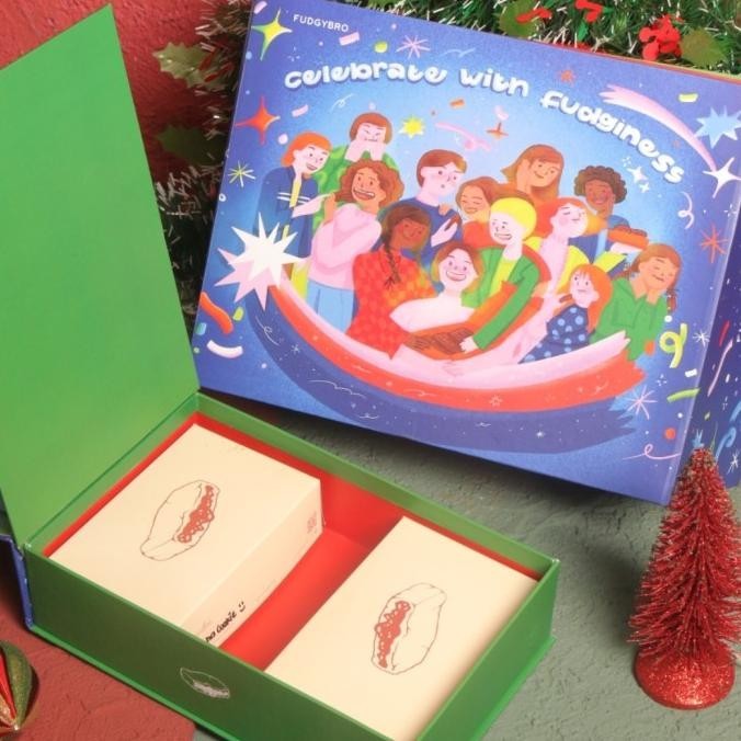 

Fudgybro Large Box Christmas 2023- Fudgy Brownie Hampers Ojol