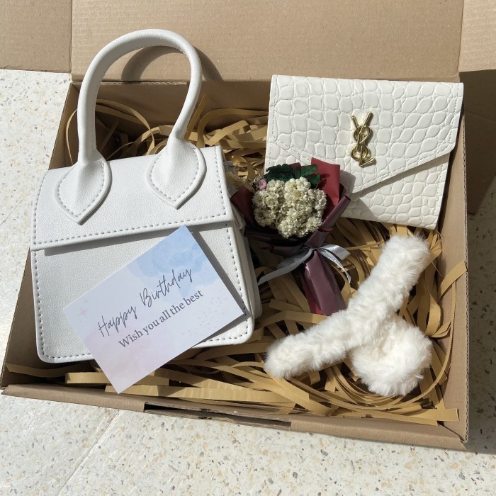 

Tas 032 Set Dompet Kado Pacar Hampers Lebaran Kado Natal Valentine