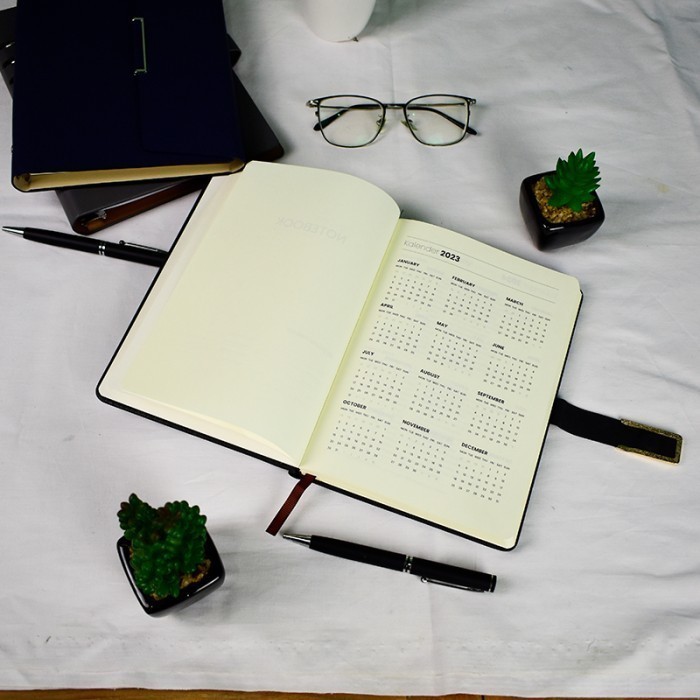 

BARANG TERLARIS Buku Agenda Kulit A5 Custom Cover Untuk Souvenir Promosi