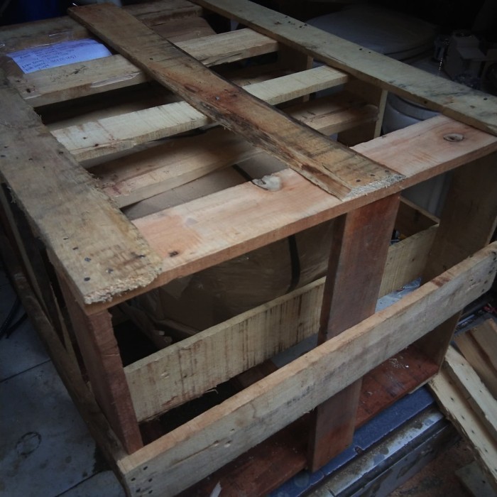 PACKING KAYU KLOSET DUDUK
